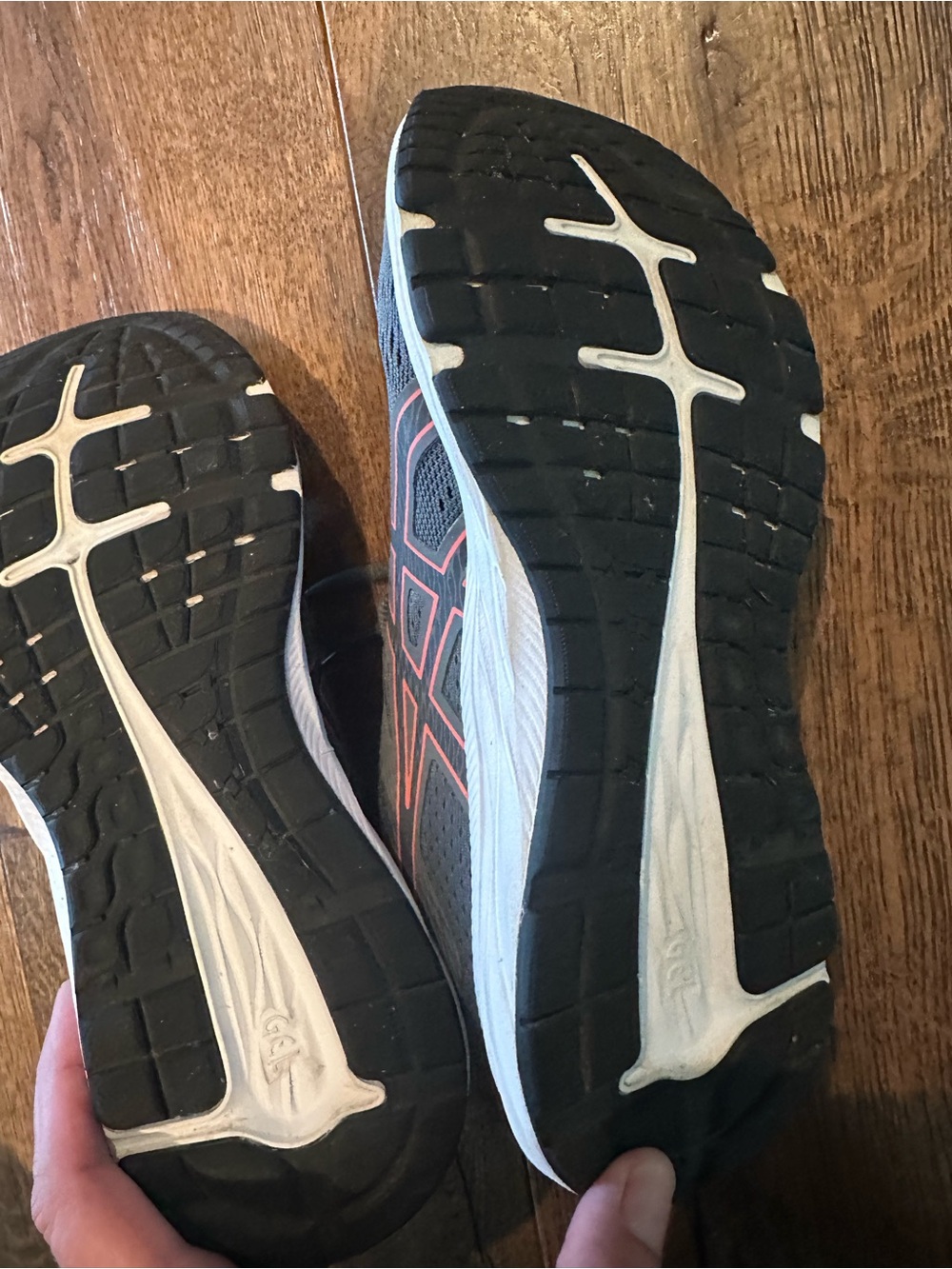 ASICS - Picture 8 of 14